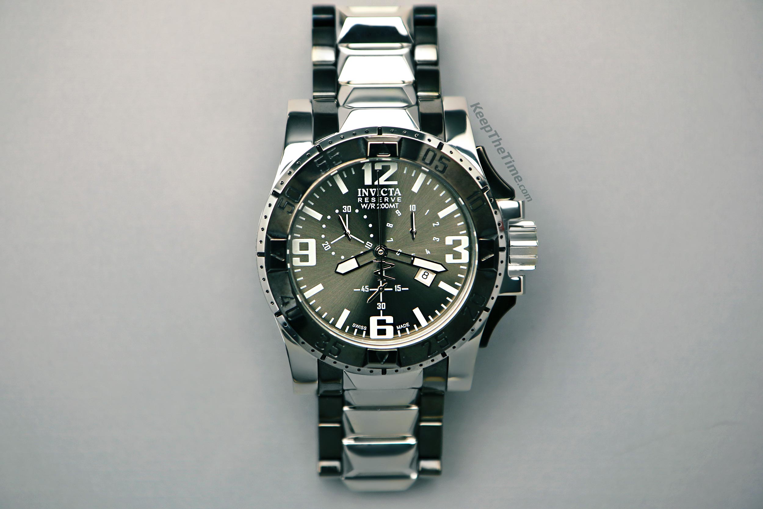 Invicta Reserve Excursion 5677 (ETA 251.272 Inside)