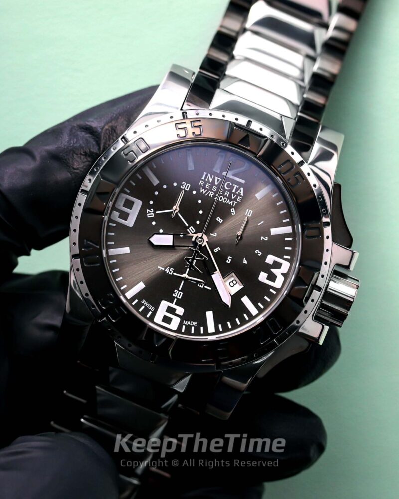 Invicta Reserve Excursion 5677 (ETA 251.272 Inside)